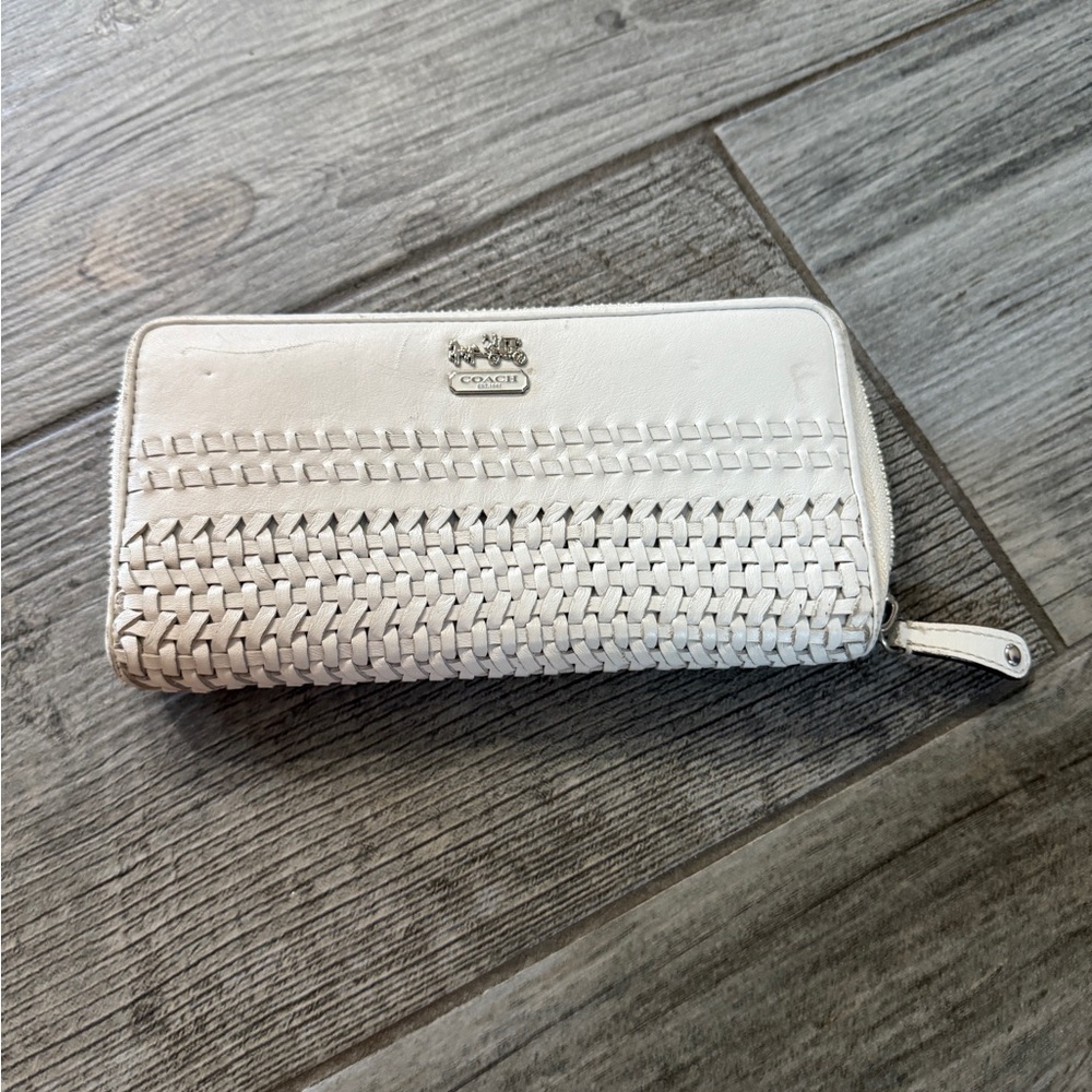 Vintage Coach Resort White Woven Leather Wallet with Metal Coach Logo